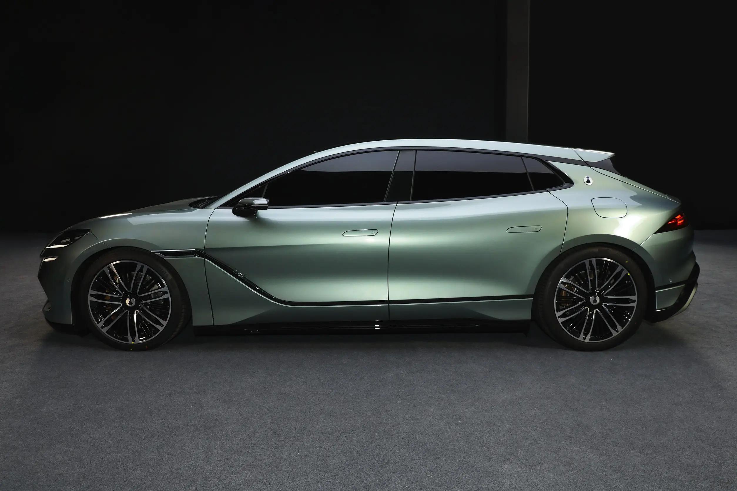 Денза 31 Denza-Z9GT-EV-2024-appearance-3