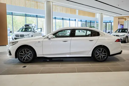 BMW 11 DCP_a789f03ee287dde36b1243a09ae72a77~512x0