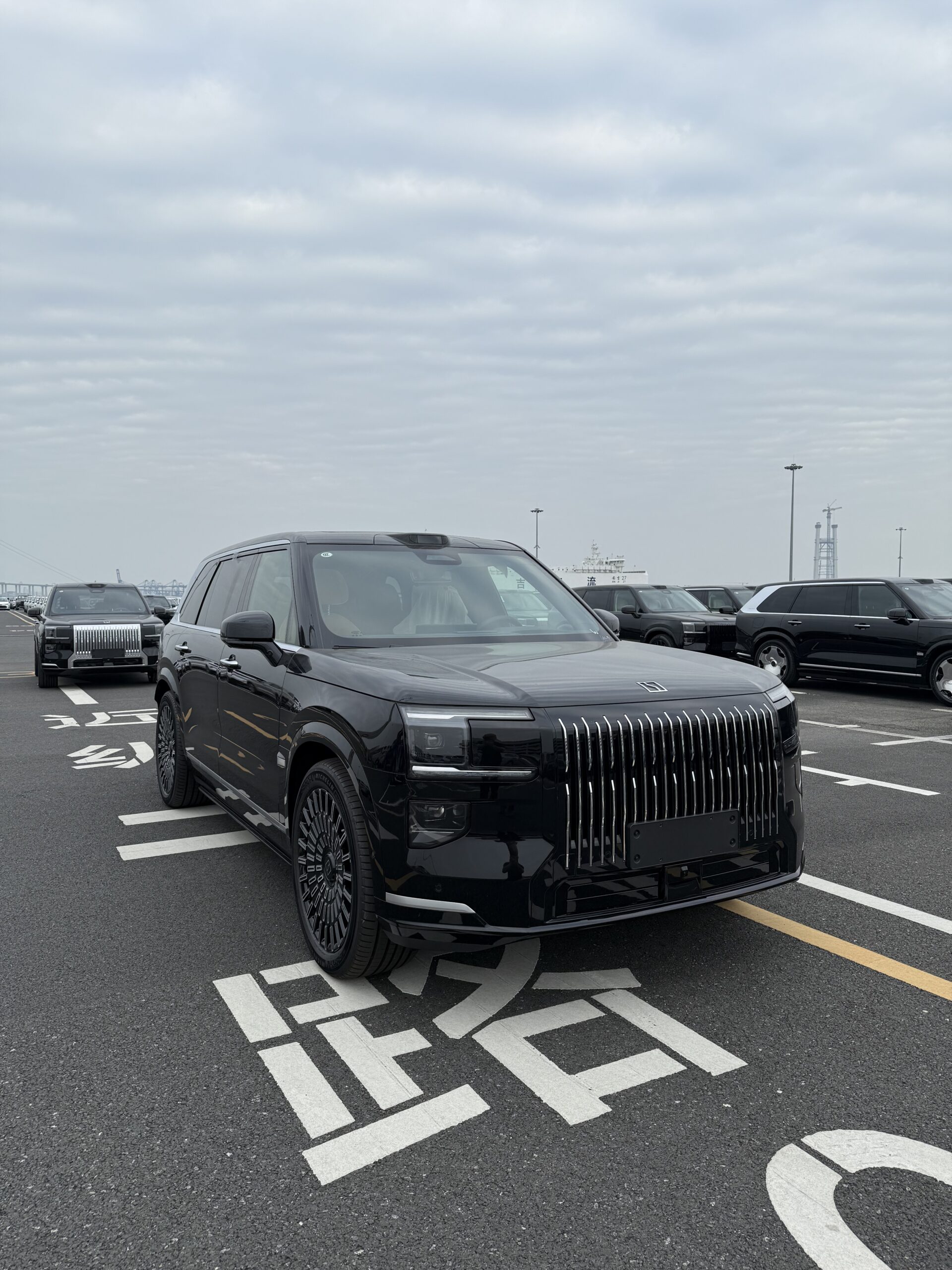 KuerAuto è un'azienda specializzata nel settore dell'esportazione di automobili. 1 Zeekr 9X